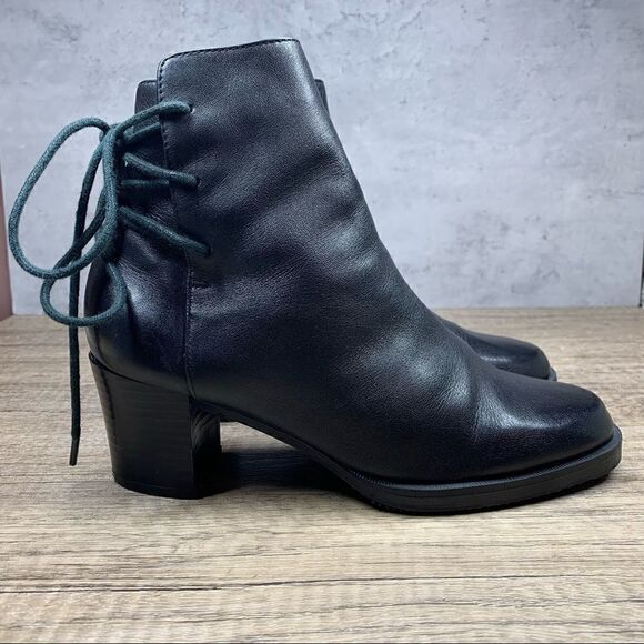 Apostrophe Black Leather Ankle Bootie~Size 6M - Picture 2 of 9